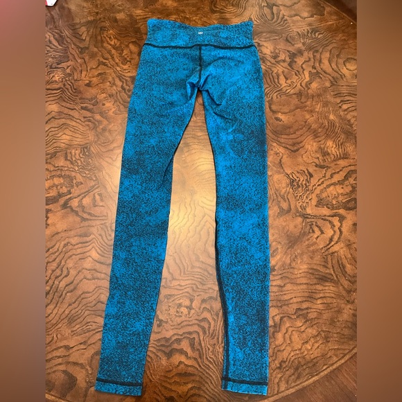 Lululemon Wunder Under Pant III Luon Spray Jacquard
Shocking Blue Black Size 4 - Picture 3 of 10